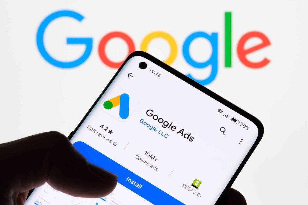 Consultor SEM en Barcelona gestionando campañas de Google Ads — Albert Martínez