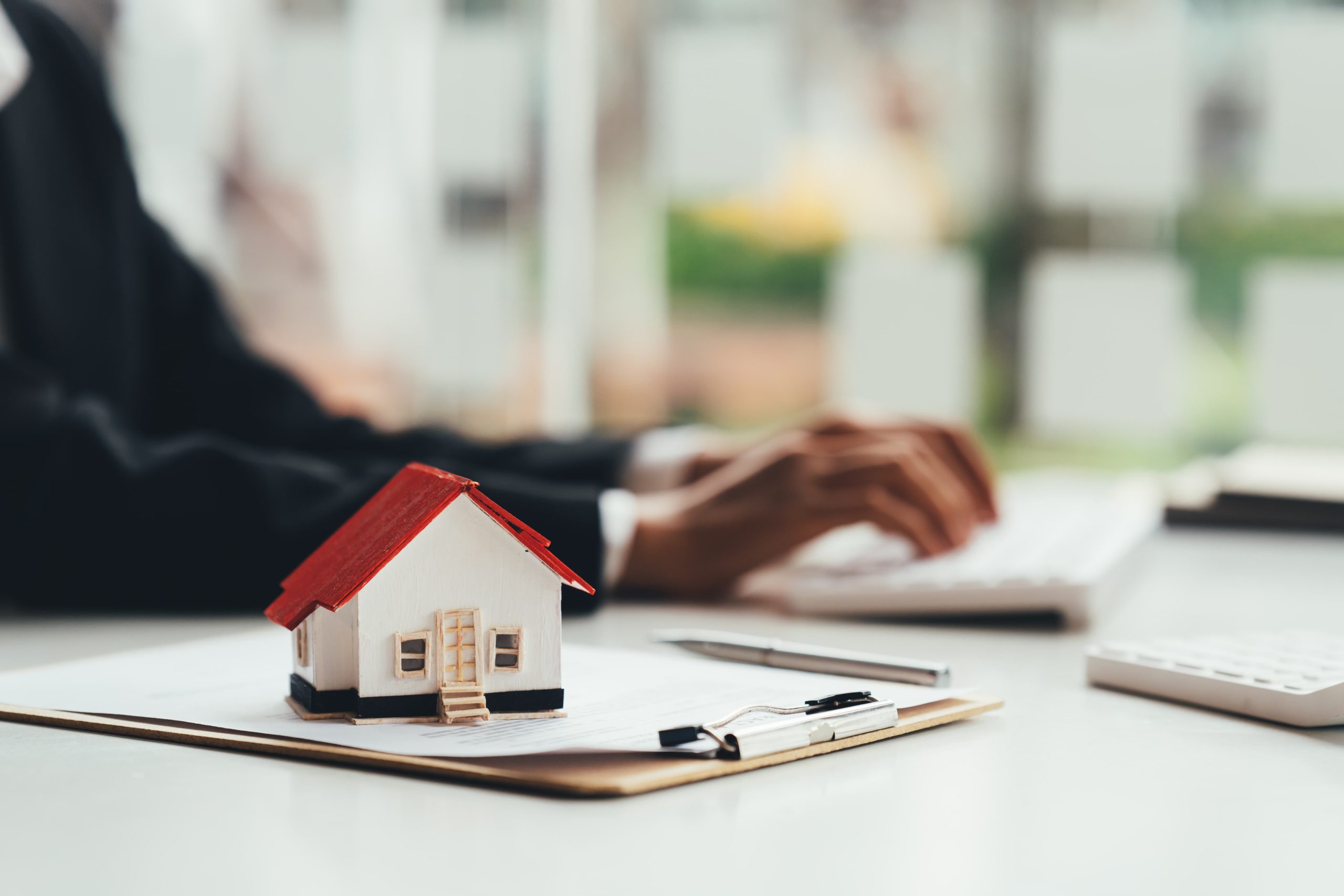 SEO para inmobiliarias en Barcelona: páginas de zona y fichas de inmueble